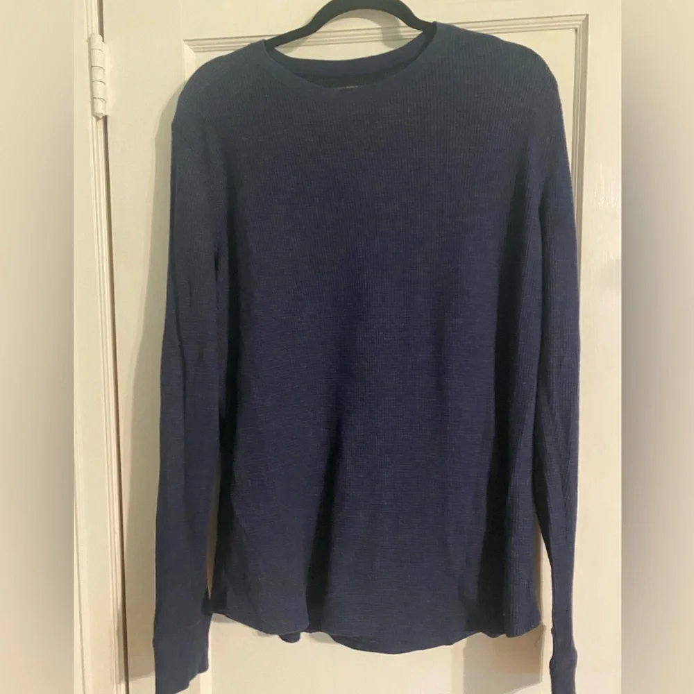 Banana Republic long sleeve soft waffle knit henley navy blue; large